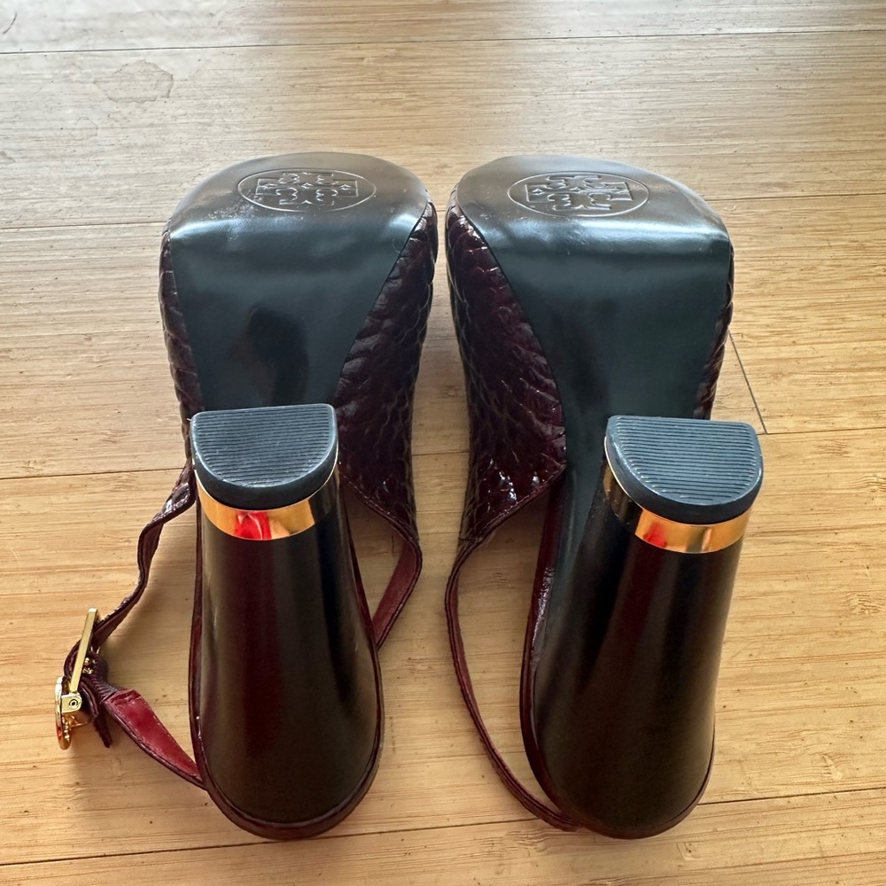 Tory Burch Allison Crocs Burgundy Patent Leather platform pumps. Sz 9.5 - Picture 8 of 9
